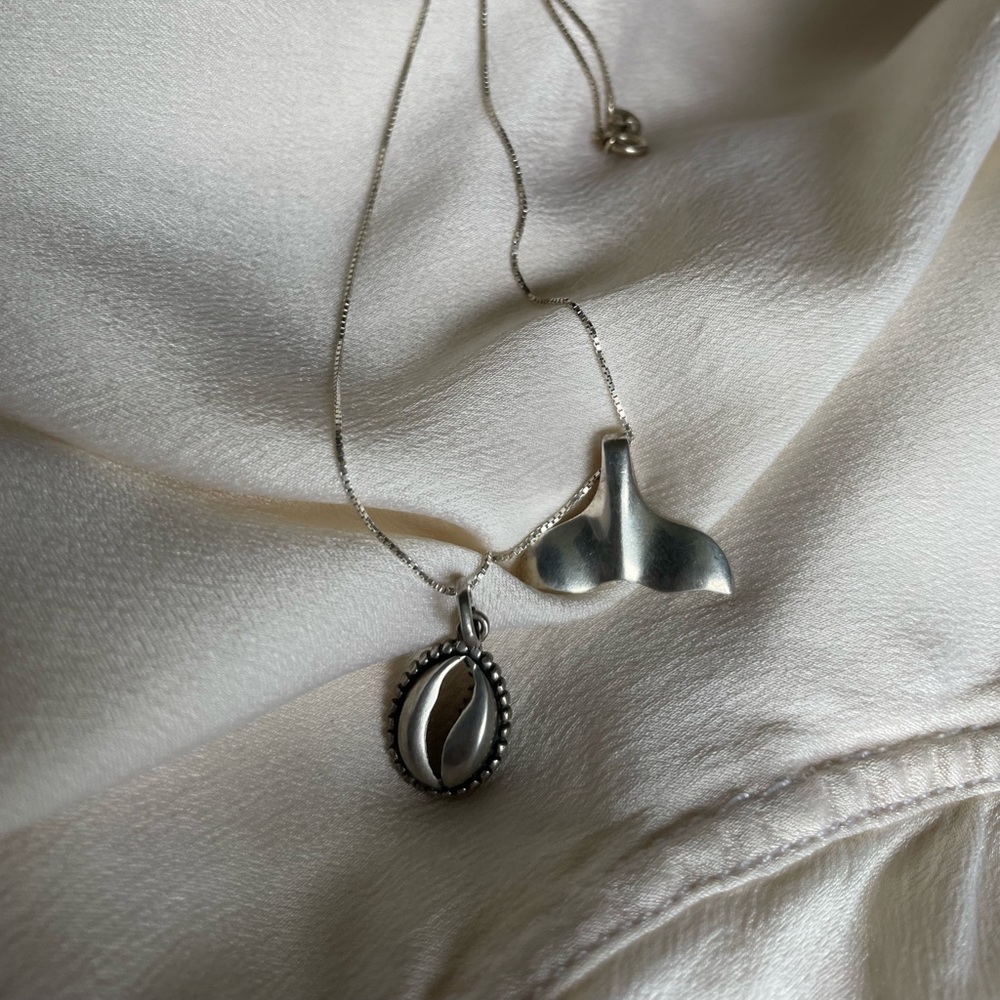 Double pendant necklace
